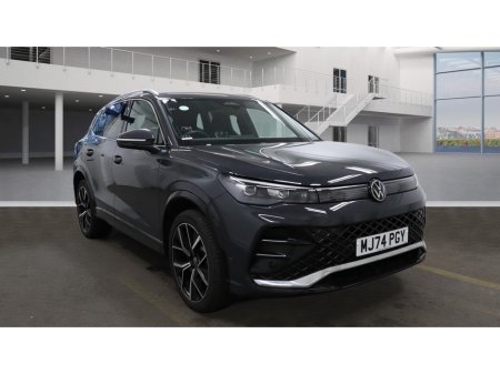 2024 Volkswagen Tiguan 1.5TSi PHEV R-LINE AUTOMATIC **ONE OWNER / NEW MODEL / APPLE CARPLAY / ADAPTIVE CRUISE CONTROL / BLIND SPOT ASSIST / HEATED & MASSAGE FRONT SEATS / HEATED STEERING WHEEL / WIRELESS PHONE CHARGING** €46,900