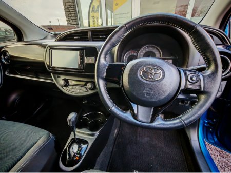 2017 Toyota Yaris - view 4