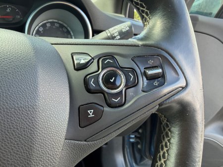 2015 Vauxhall Astra - thumbnail 25