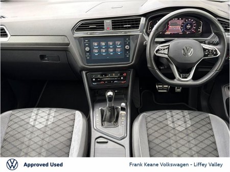 2023 Volkswagen Tiguan Allspace R-LINE AUTO 2.0 TDI 150HP *PLATINUM GREY* *7-SEATER* *SUNROOF* *CARPLAY & ANDROID AUTO* *REAR VIEW CAMERA* *PCP FINANCE AVAILABLE* €48,995 thumbnail