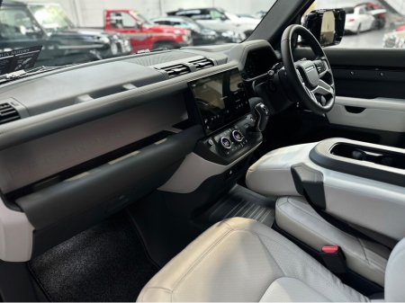 2026 Land Rover Defender - thumbnail 27