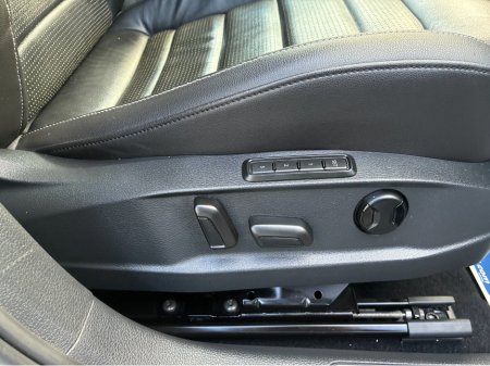 2020 Volkswagen Golf ( 202 REG 1.4 TSI LEATHER LEATHER SEATS VIRTUAL CLOCKS  SAT NAV  LEATHER  SEATS - VIRTUAL CLOCKS -REVERSE CAMERA - NAVIGATION - CARPLAY - ANDROID AUTO- BLIND SPOT REAR TRAFFIC ASSIST - DISCOVER PRO €22,950 thumbnail