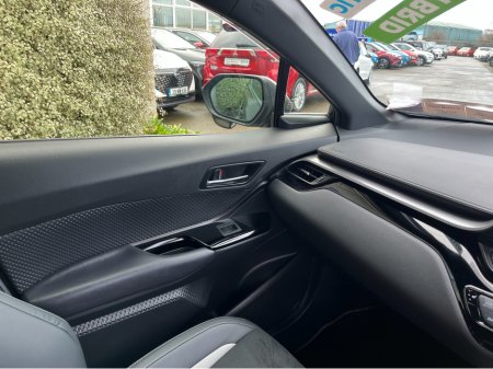 2022 Toyota C-HR GR SPORT AUTOMATIC HYBRID 1.8 PETROL //HALF LEATHER HEATED SEATS//ADAPTIVE CRUISE CONTROL//KEYLESS ENTRY//REVERSE CAMERA// €29,950 thumbnail