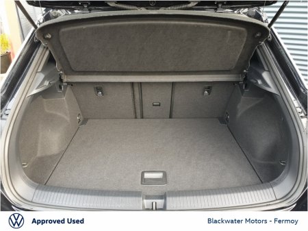 2023 Volkswagen T-Roc 2.0TDI 116BHP R-LINE WITH REAR VIEW CAMERA AND WINTER PACK €31,950 thumbnail