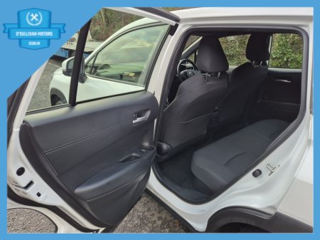 2023 Toyota Corolla CROSS LUNA 1.8 4DR AUTO €29,499 thumbnail