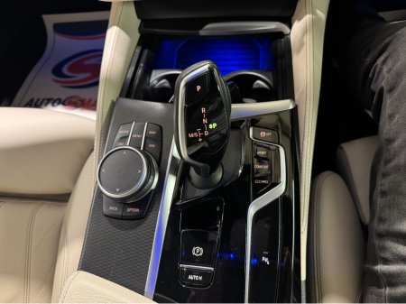 2022 BMW 5 Series - thumbnail 24