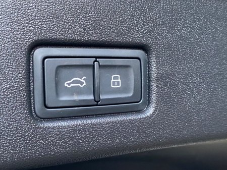 2025 Audi Q4 e-tron 45 S-Line Black Edition Quattro Auto EV €48,900 thumbnail