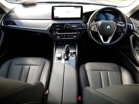 2023 BMW 5 Series - view 4