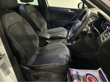 2023 Volkswagen Tiguan R-LINE 1.4 TSI PHEV S- DSG €38,950 thumbnail