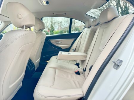 2016 BMW 3 Series - thumbnail 18