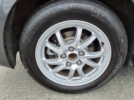 2012 Toyota Prius - thumbnail 12