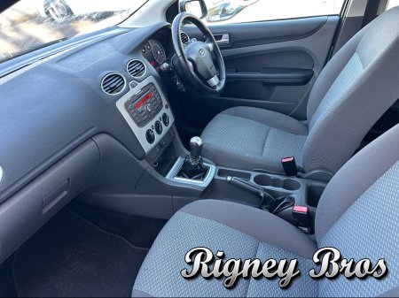 2008 Ford Focus - thumbnail 11