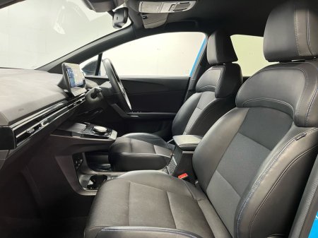 2023 MG 4 Trophy 64kWh Long Range 203PS - Reversing Camera - Sat Nav - Climate Control - Heated Seats - Keyless Start - Apple CarPlay/Android Auto €21,650 thumbnail