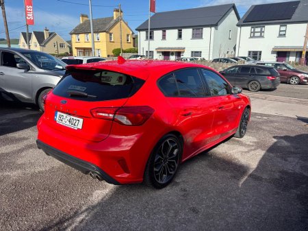 2019 Ford Focus - thumbnail 12