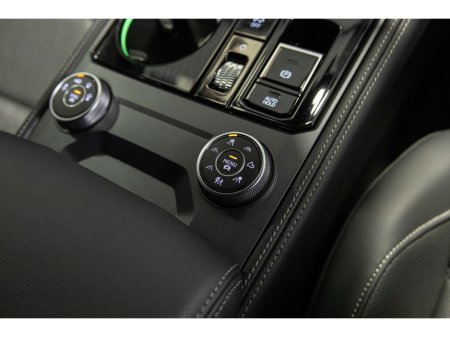 2025 Volkswagen Touareg - thumbnail 15