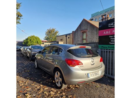 2013 Opel Astra  €4,450