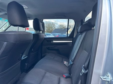 2025 Toyota Hilux HILUX 2.8 SR5 DOUBLE CAB €48,000 thumbnail