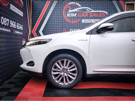 2015 Toyota Harrier - view 4