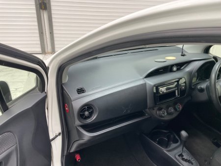 2018 Toyota Yaris - thumbnail 21