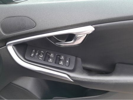 2016 Volvo V40 D2 R-DESIGN ED 5DR thumbnail