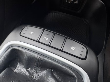 2016 Hyundai Santa Fe - thumbnail 26