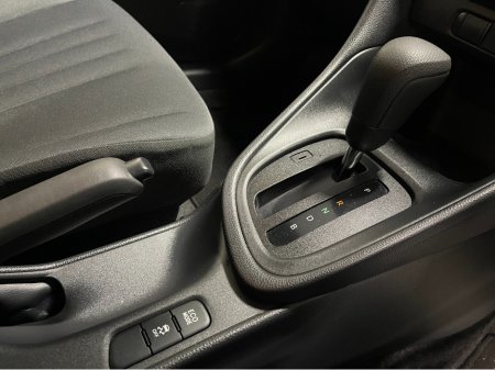 2020 Toyota Yaris - thumbnail 8