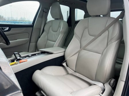 2023 Volvo XC60 - thumbnail 8