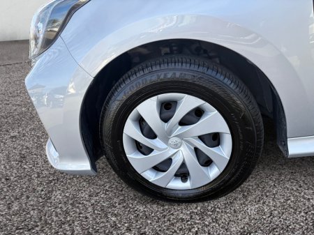 2020 Toyota Yaris - thumbnail 15