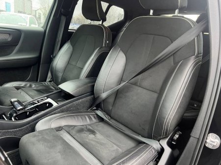 2022 Volvo XC40 R-DESIGN T4 1.5 HYBRID // SERVICE HISTORY // DIAMOND CUT ALLOYS // PARKING SENSORS €27,900 thumbnail