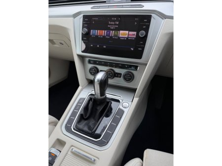 2018 Volkswagen Passat 2.0 TDI DSG 150HP Comfortline BE €16,950 thumbnail