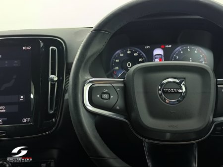 2022 Volvo XC40 (221) R-DESIGN T4 RECHARGE AUTO €33,995 thumbnail