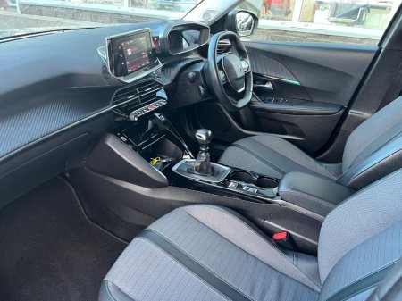 2021 Peugeot 2008 Allure 1.2 100 4DR €18,950 thumbnail