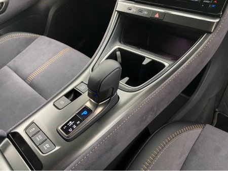 2025 Lexus LBX - thumbnail 15