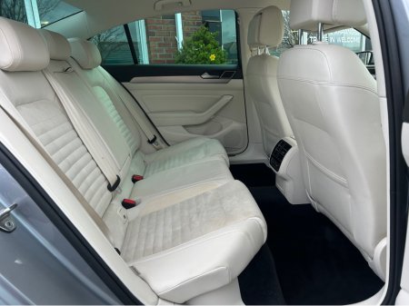 2018 Volkswagen Passat - thumbnail 23