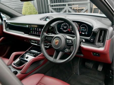 2024 Porsche Cayenne - thumbnail 17