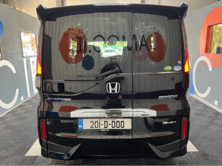 2020 Honda Stepwagon - view 4