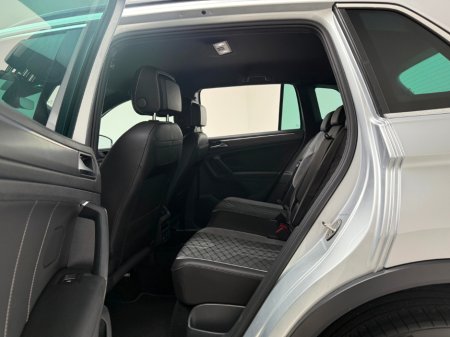 2023 Volkswagen Tiguan R-LINE 1.4 TSI PHEV DSG €37,990 thumbnail