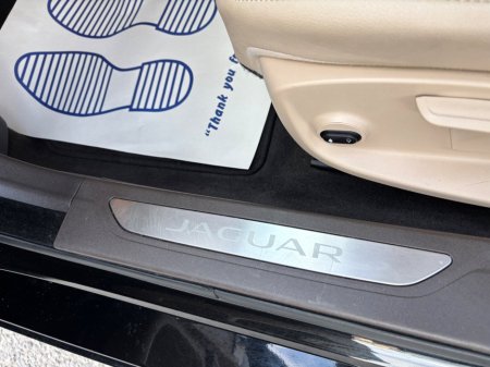 2017 Jaguar XF - thumbnail 16