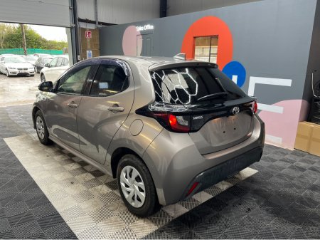 2021 Toyota Yaris - view 3