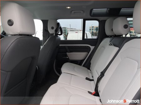 2025 Land Rover Defender 110 PHEV 300 As New €92,950 thumbnail