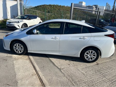 2020 Toyota Prius - thumbnail 4