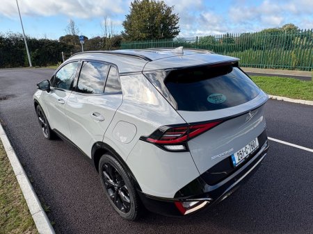 2025 Kia Sportage *2 year AA* 6 YEAR WARRANTY* Bluetooth, Touch Screen Infotainment System, All-Leather Seats, Reversing Camera,