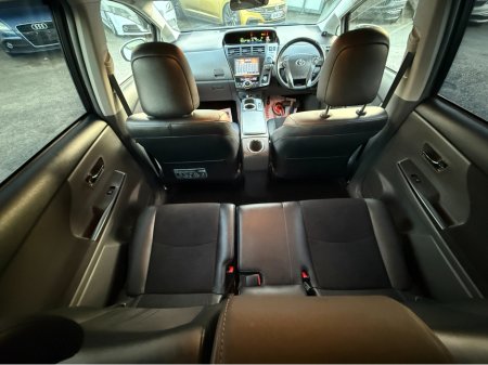 2013 Toyota Prius Alpha - thumbnail 7