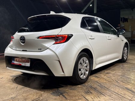 2020 Toyota Corolla 1.8 HYBRID - MULTI FUNCTION STEERING WHEEL - CRUISE CONTROL - LANE KEEP ASSIST - HEATING / AC CONTROLS - REVERSE CAMERA - ELECTRIC WINDOWS €20,950 thumbnail