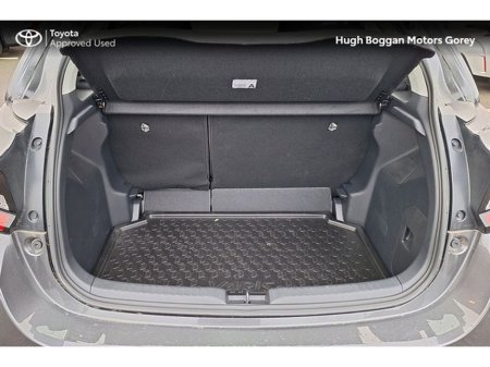 2024 Toyota Yaris 1.5 HYBRID LUNA 4DR €24,950 thumbnail
