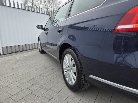 2011 Volkswagen Passat - thumbnail 8