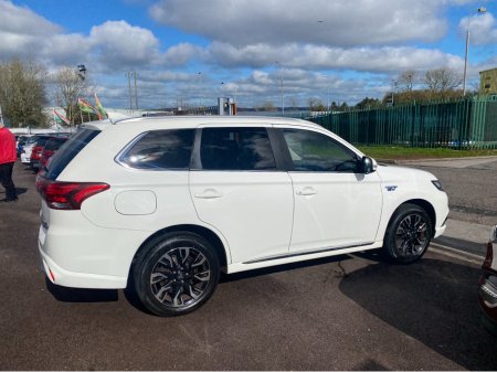 2016 Mitsubishi Outlander - thumbnail 3