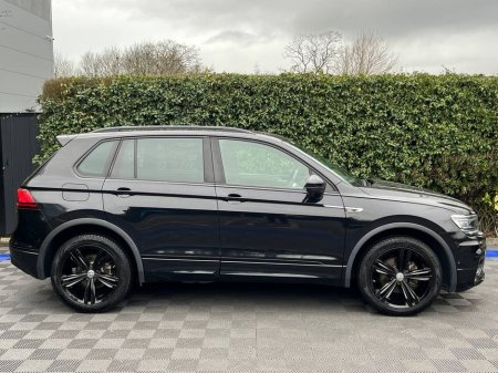 2018 Volkswagen Tiguan R-LINE 4MOTION BLACK EDITION 2.0 TDI // FULL SERVICE HISTORY // LEATHER HEATED SEATS // 360 PARKING CAMERAS €29,900 thumbnail