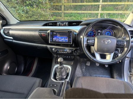 2018 Toyota Hilux - thumbnail 17