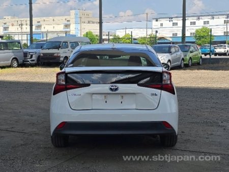 2020 Toyota Prius  €17,999